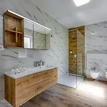 Jozefina Luxury, 100 M From The * Poreč