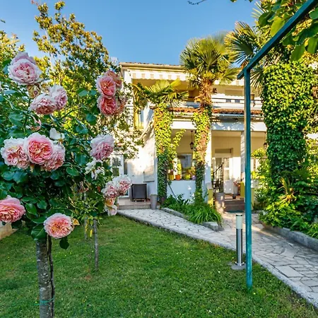 Διαμέρισμα Jozefina Luxury, 100 M From The *