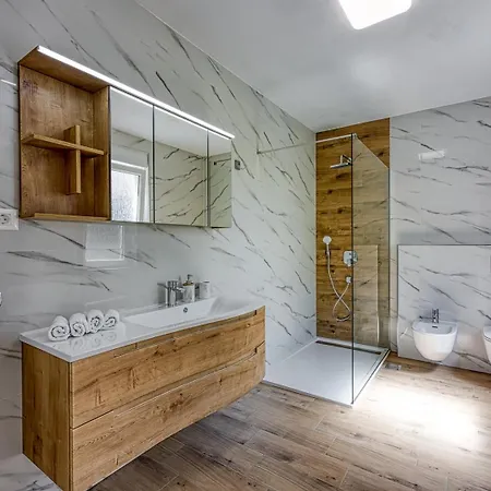 Jozefina Luxury, 100 M From The * Πόρετς