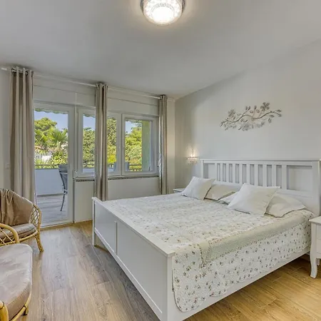 Daire Jozefina Luxury, 100 M From The Poreč