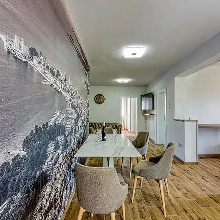 Jozefina Luxury, 100 M From The Daire