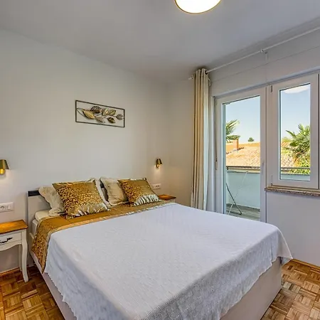 Daire Jozefina Luxury, 100 M From The *