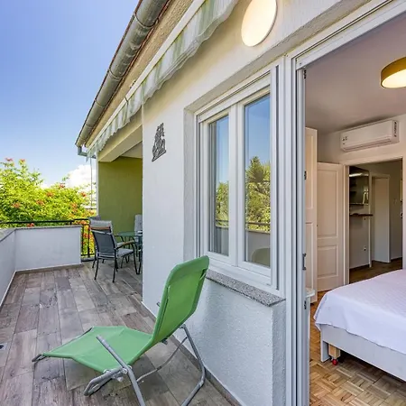 Jozefina Luxury, 100 M From The Daire Poreč